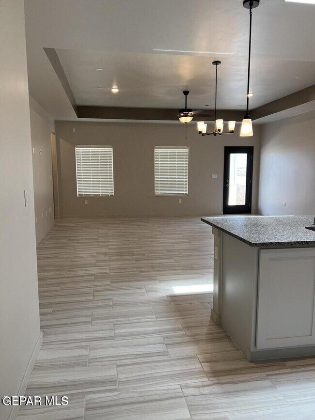 Photo - 208 Farnborough St