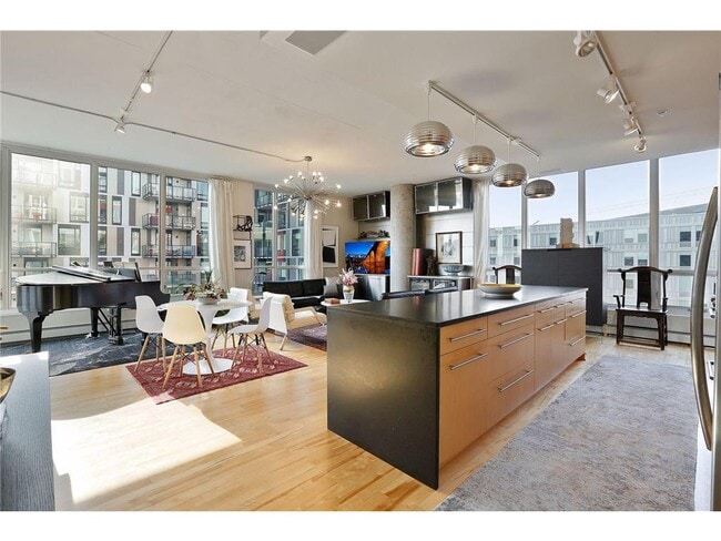 Building Photo - 901 S 2nd St Unit 401