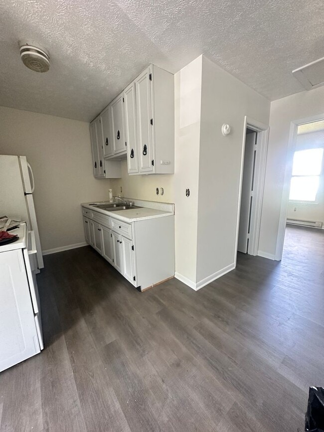 Photo - Apartment for Rent in Broadway