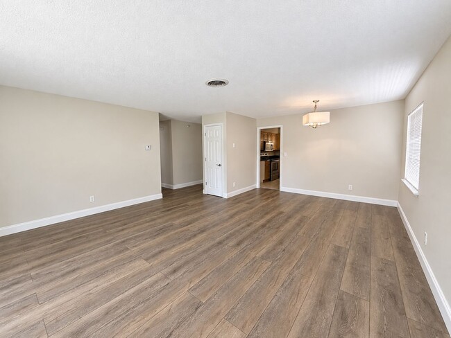 401 Balfour Dr