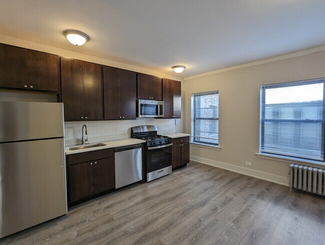 Photo - 5425 N Kenmore Ave Apartment Unit 504