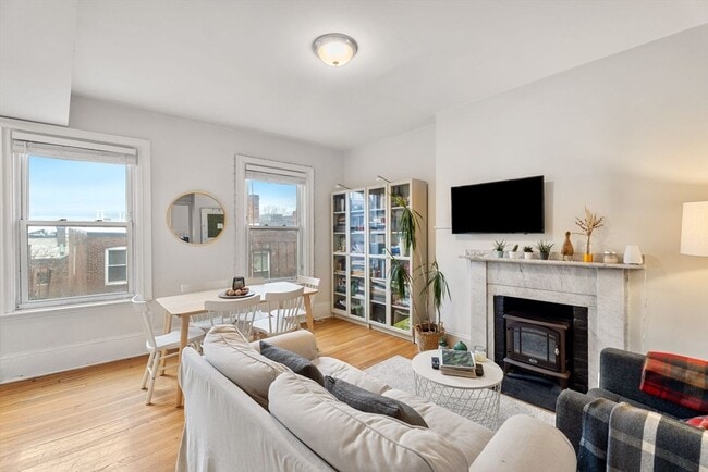 Building Photo - 62 W Cedar St Unit 3