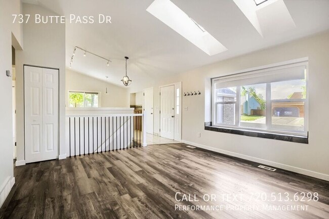 Photo - 737 Butte Pass Dr