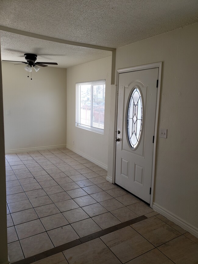 Photo - 1010 Wallgreen St