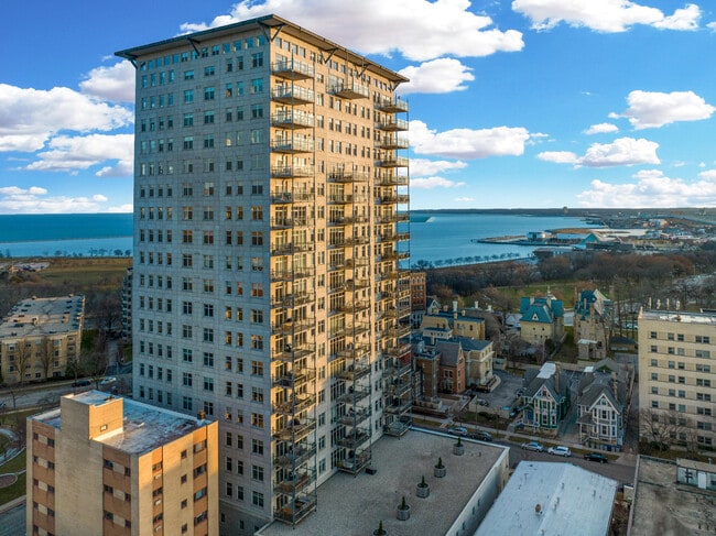 Building Photo - 1313 N Franklin Pl Unit 1205