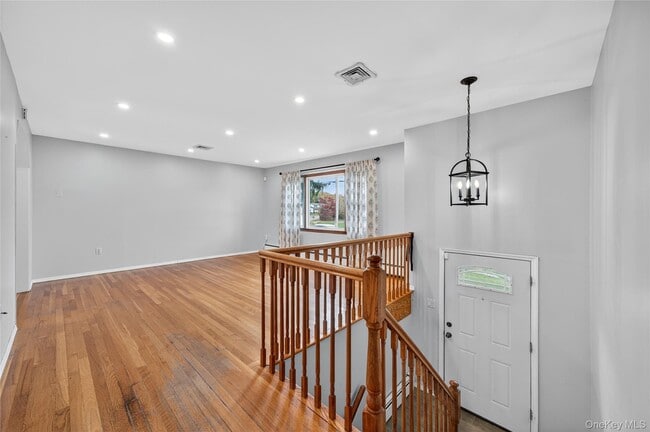 Photo - 20 Peter Bush Dr