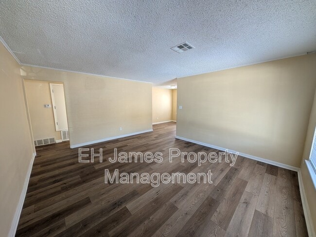 Photo - 28 W 27th St N