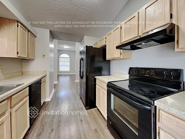 Photo - 1995 Hovington Cir W