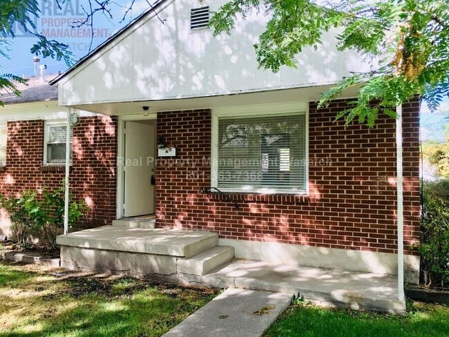 Building Photo - 1488 S Green St Unit # A