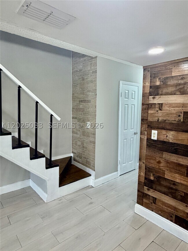Photo - 1705 W 57th St