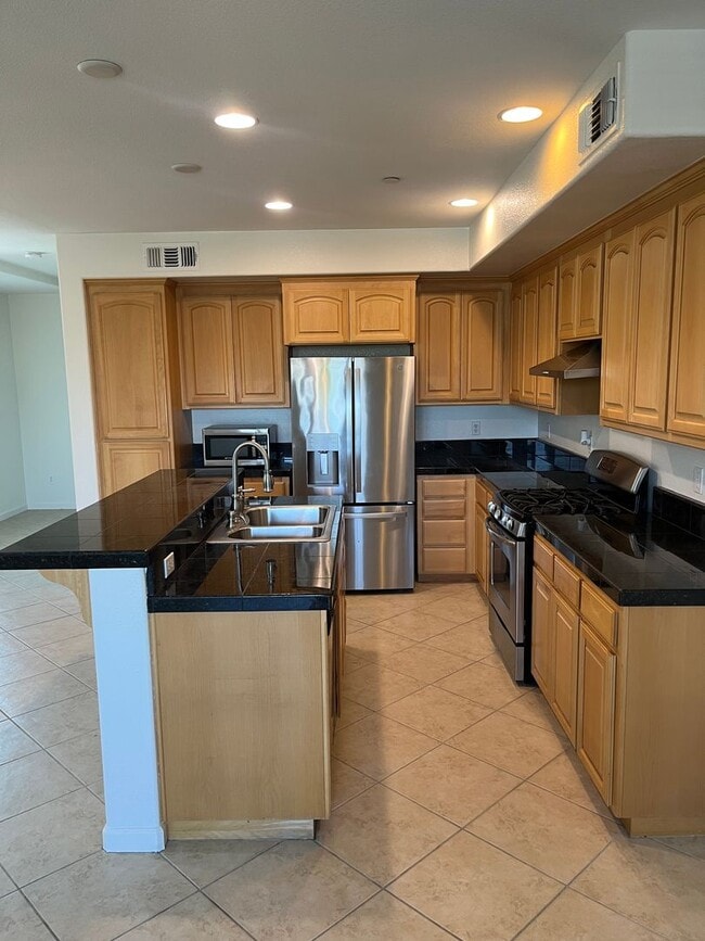 Photo - Bright Corner 3BD/3BA Townhome Near BART & Great Mall!