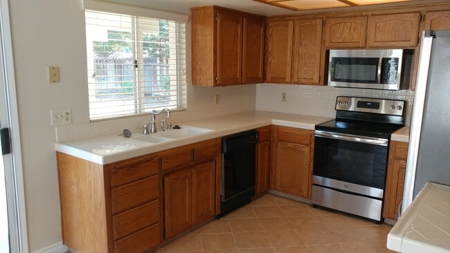 Photo - 2-Story home in NE Fresno, Clovis Unified Schools, super clean!