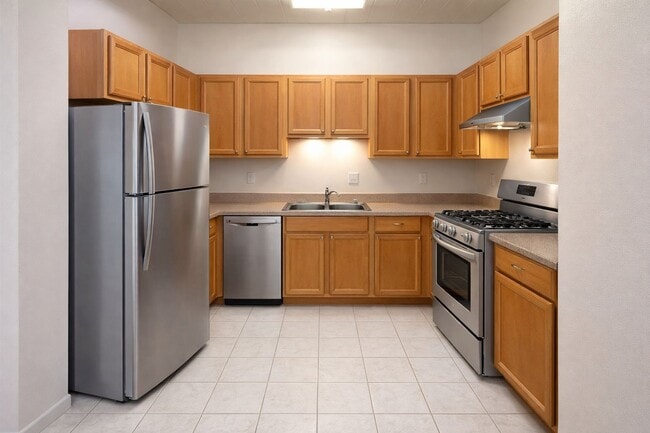 Building Photo - Sutter Gardens