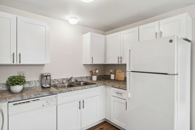 Experimente la elegancia de esta cocina bien equipada, que combina estilo y practicidad. - Stillwood Apartments