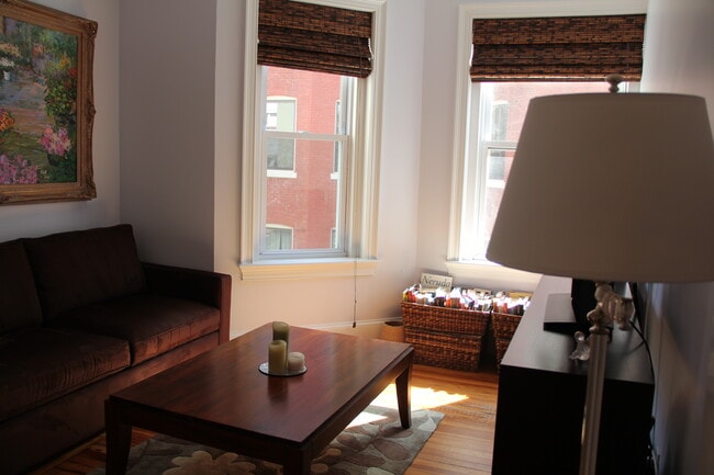 Photo - 1423 R St NW Unit 305