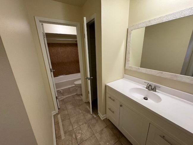 Photo - 630 S Hawley Rd Unidad 201