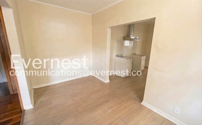 Photo - 504 Francis Pl SW