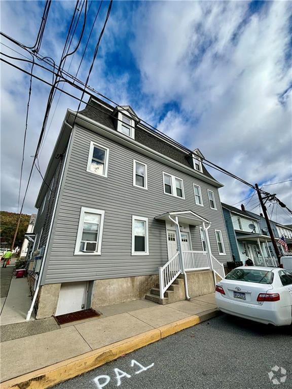 Building Photo - 631 Pen Argyl St Unit 3 Rental