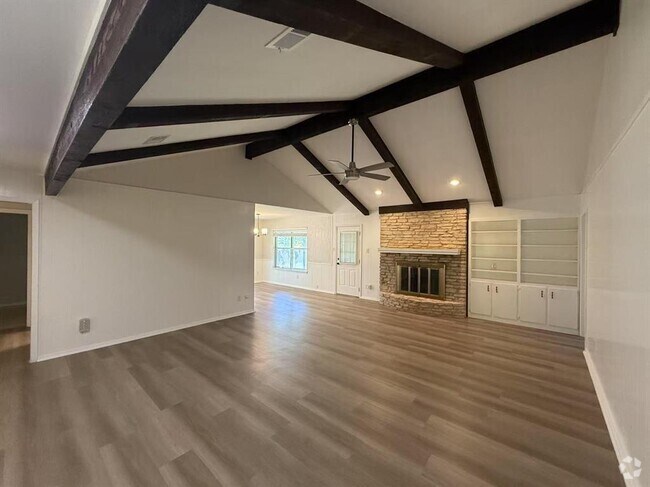 Building Photo - 1106 Oakwood Dr Rental
