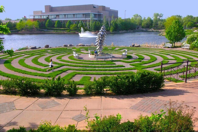 Photo - Edina Condo, Vaulted Ceilings, All New Carpet and Paint, In Unit Laundry, Garage Parking, One Mon... Unit 6312