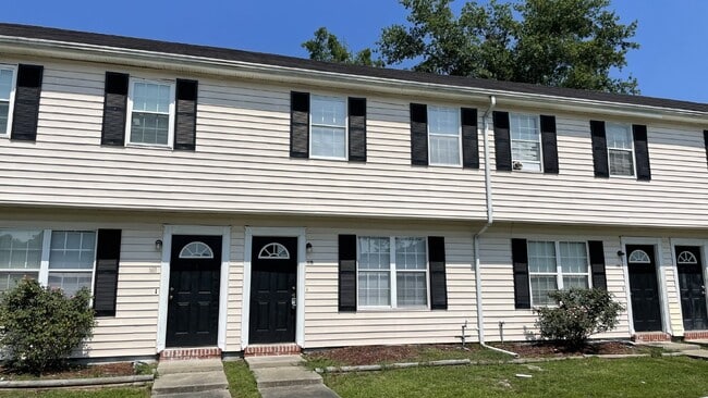 Building Photo - Townhouse For Rent Unit 5E