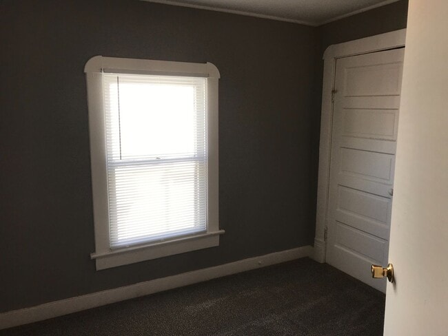 Building Photo - Olney 1135 Unit 1135 N. Olney St. Rental