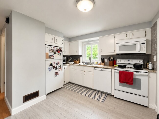 Photo - 35 Sumac St