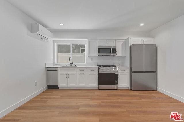 Photo - 14167 Erwin St