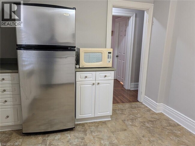 Photo - 12 E 24th St
