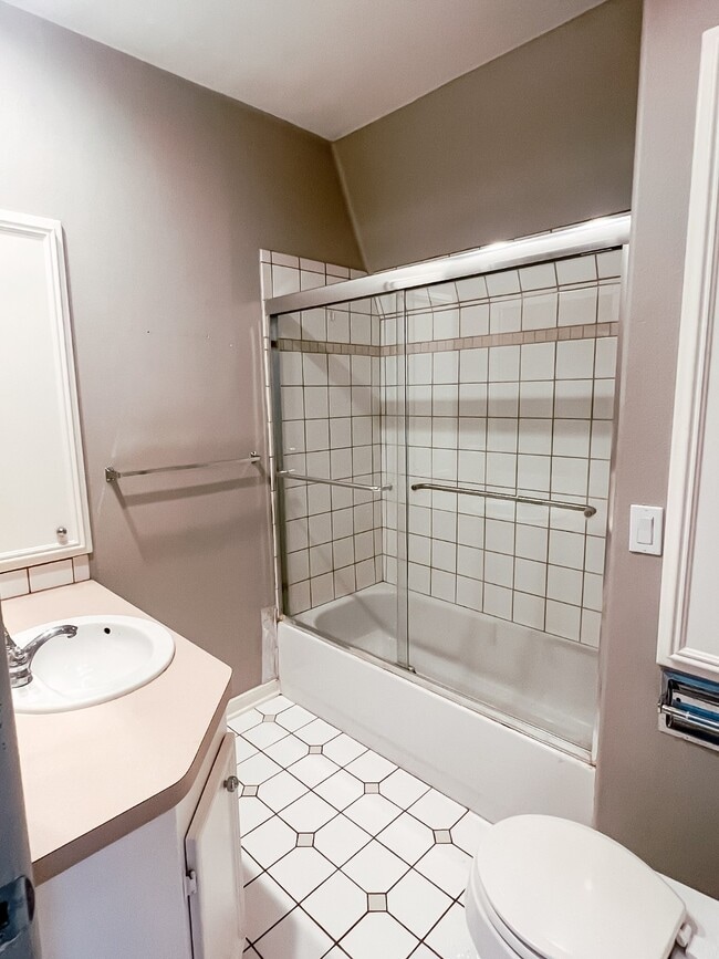 Photo - 14319 Henry Rd