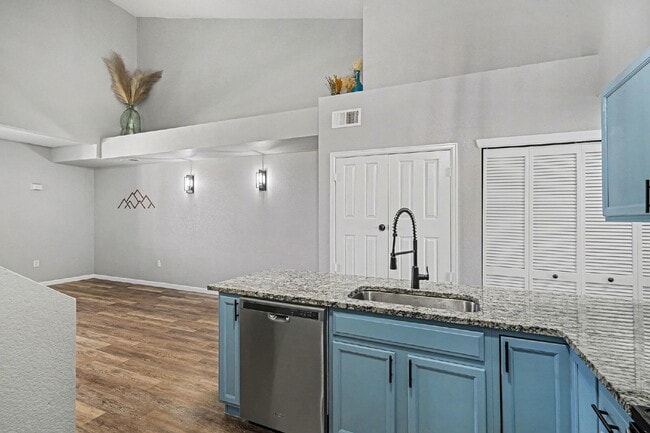 Photo - "Charming 2-Bed Condo with 980 Sq Ft of Comfort in Littleton!" Unidad #D