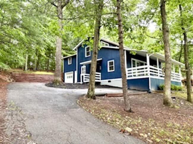 Building Photo - 1078 Lakeview Dr