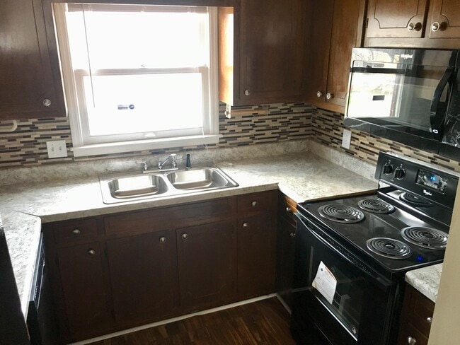 Photo - 1502 Medland Rd NW Unit D
