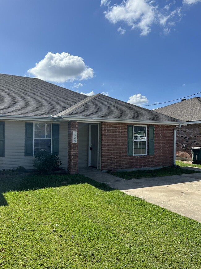 Photo - 1743 N Tallowood Dr Townhome