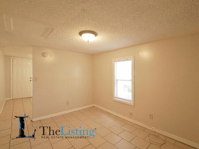 Photo - 1005 Pine Ave