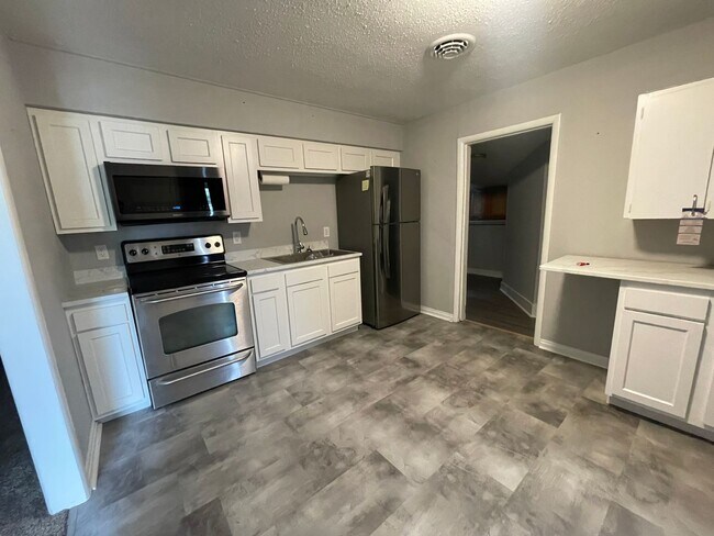 Photo - 3 Bed 1 Bath House for rent in Bowling Gre...