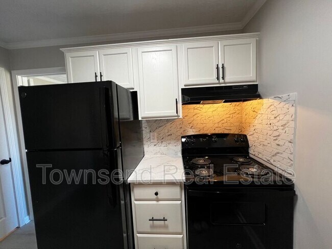 Photo - 5858-B Century Oaks Drive