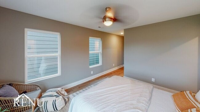 Photo - 2360 E 18th St