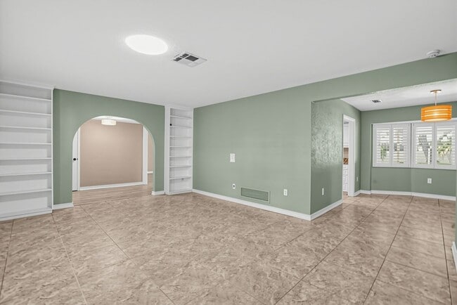 2876 Captiva Dr