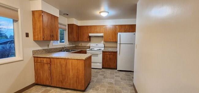 Photo - FREE MONTH OF RENT - $995 DEPOSIT - Corvallis House w/ Great Living Space and Yard