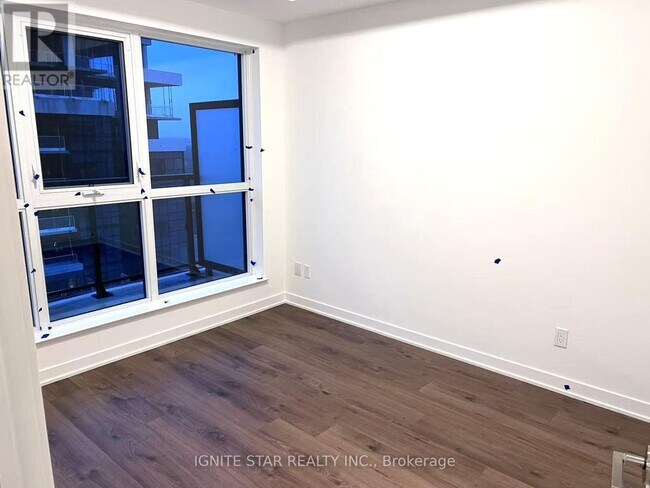 Photo - 405 Dundas St W Unit 817