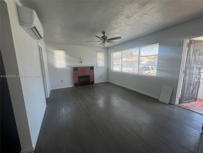 Photo - 740 NW 31st St