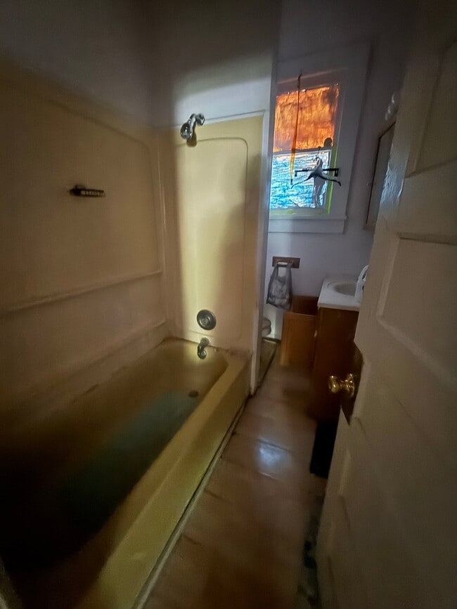 Photo - 927 W North St