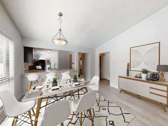 Breakfast Bar and Space for Dinning