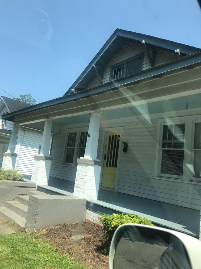 Building Photo - 205 S Summit St Rental