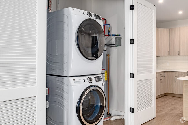 2BR, 1BA - 1099SF - Laundry