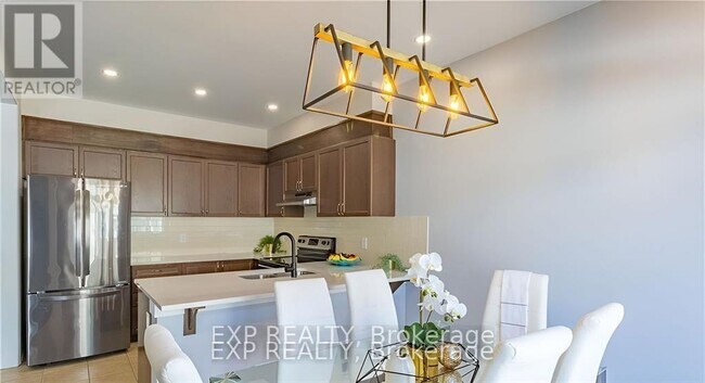 Photo - 320 Autumnfield St