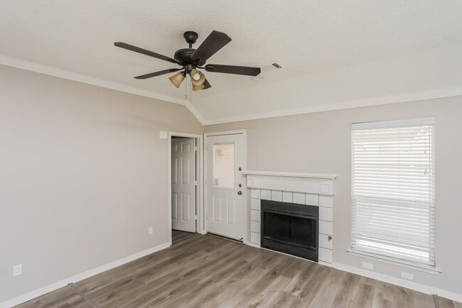 Photo - 2001 Valley Falls Ave