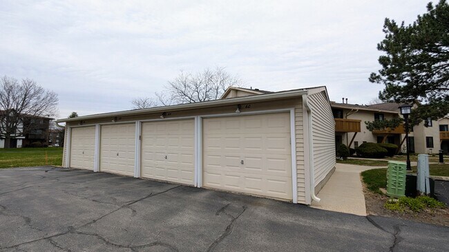 Photo - 64 Michigan Ct