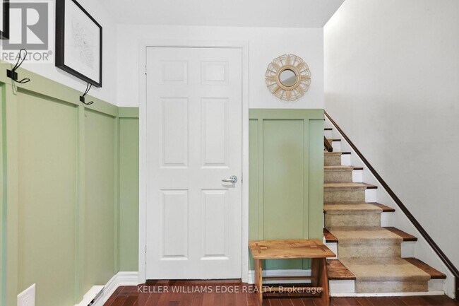 Photo - 1270 Gainsborough Dr